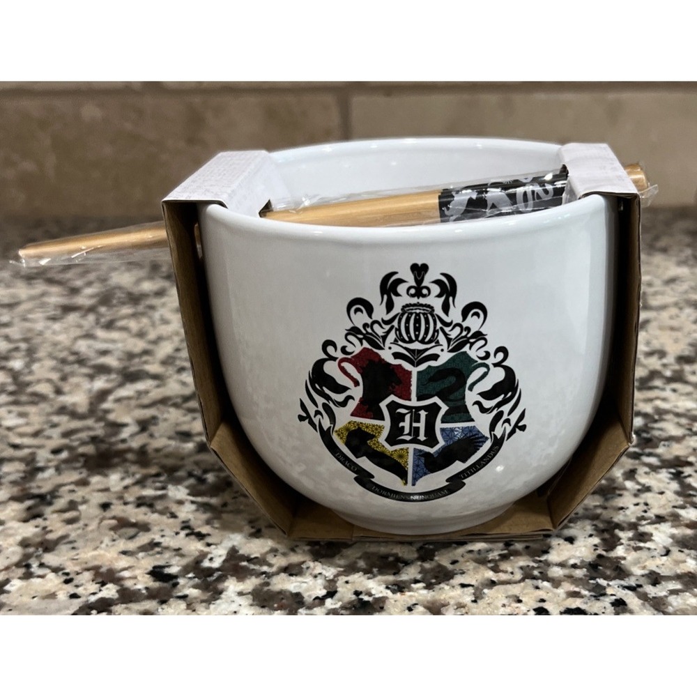 New Harry Potter Hogwarts Crest Ceramic Ramen Bowl Bamboo Chopsticks 16 Oz Set